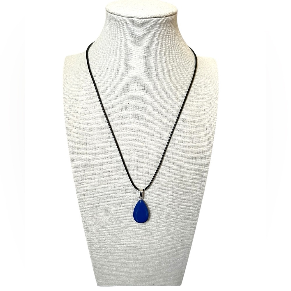 NEW Tear Drop Stone 18 in. Necklace #15